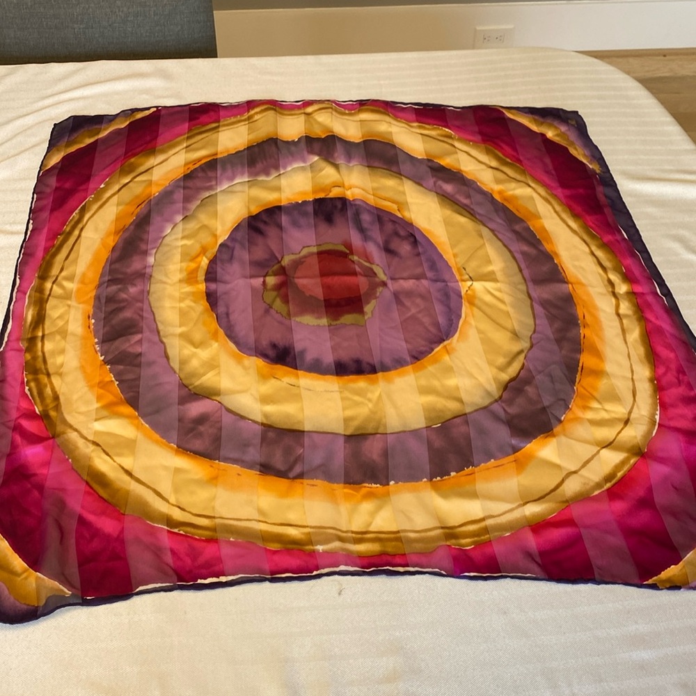 Excellent condition: Vintage synthetic scarf with circle design